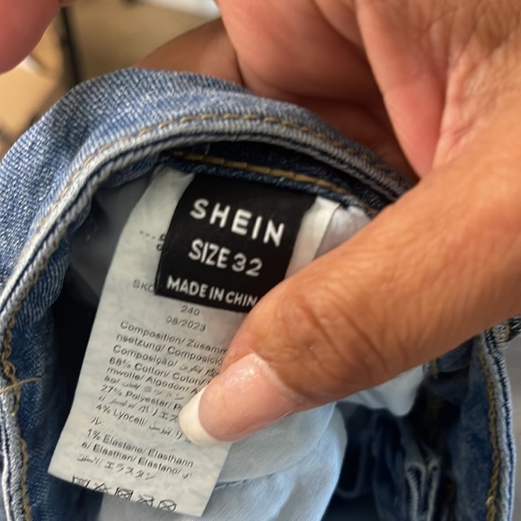 Shein bell bottom jeans, never won - Picture 2 of 2